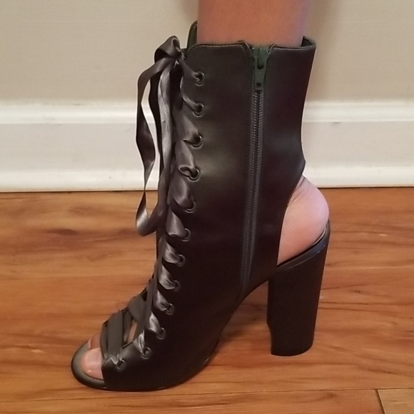 Shoes - Picture 2 of 4